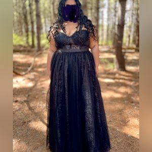 LES AND CLEO
strapless sparkle illusion corset ball gown
STYLE# WBM2793. SIZE 22